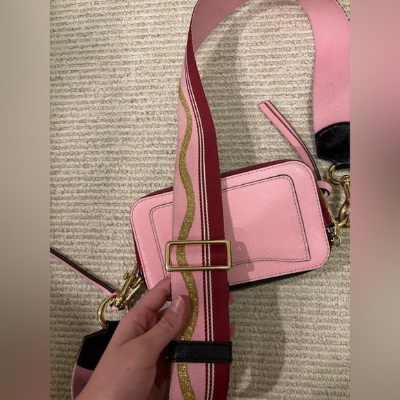 Marc Jacob’s purse
Marc Jacob’s cross body 
Pink Marc Jacob’s cross body - Picture 5 of 6